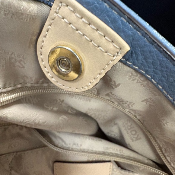 Michael kors light blue handbag - Picture 11 of 12